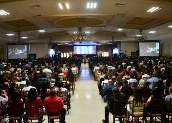 Acompaña la alcaldesa a graduados del CBTis 34