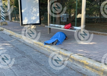 Muere esperando el transporte urbano