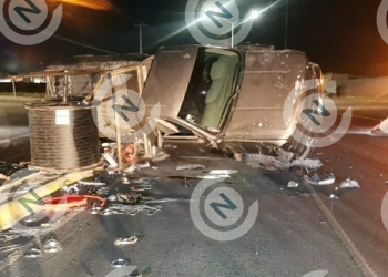 Vuelca camioneta