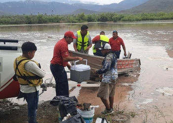 Rescatan a paseantes en Palo Blanco