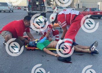 Queda grave tras ser atropellado