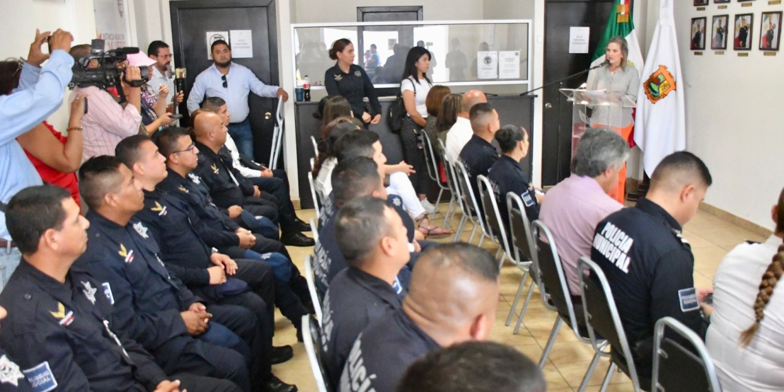 Reconocen a los policías del mes de junio