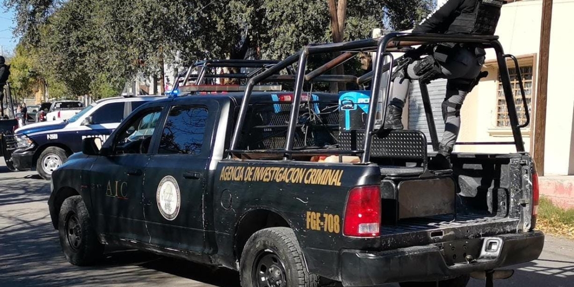 Le roba y luego trata de venderle los objetos