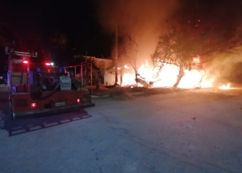 Corto circuito provoca incendio en domicilio