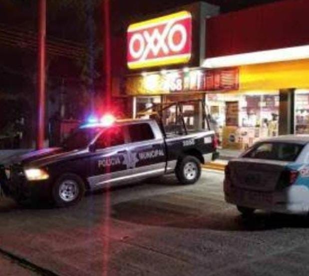 Atraca tienda de conveniencia y se lleva 30 mil pesos