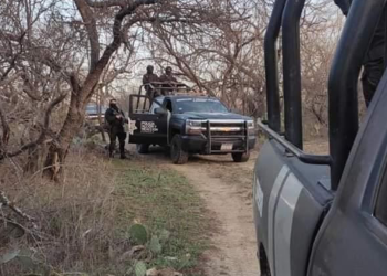 Muerto localizado en brecha podría ser un migrante
