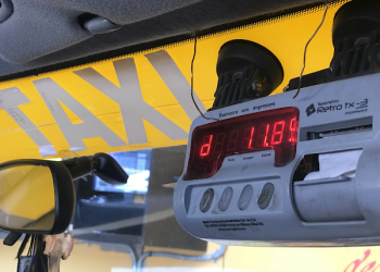 Denuncia estudiante abuso de taxista