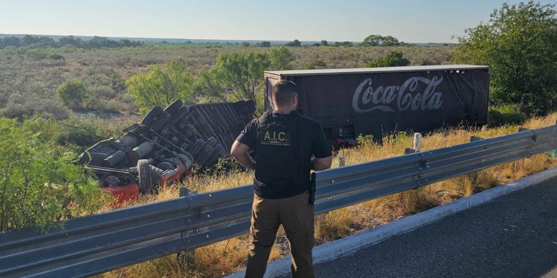 Vuelca camión y se muere el chófer