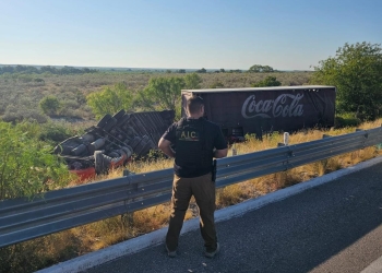 Vuelca camión y se muere el chófer