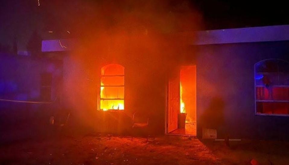 Incendia intencionalmente su domicilio