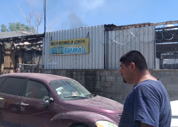 Desconocen causas de incendio registrado en taller de auto climas