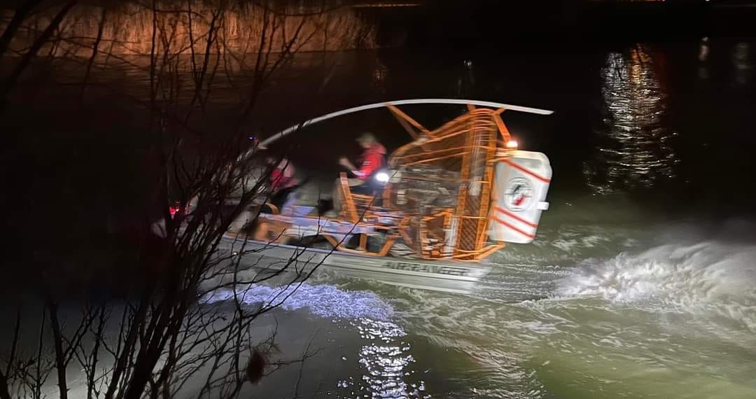 Rescatan del Río Bravo a hondureña y a su bebé