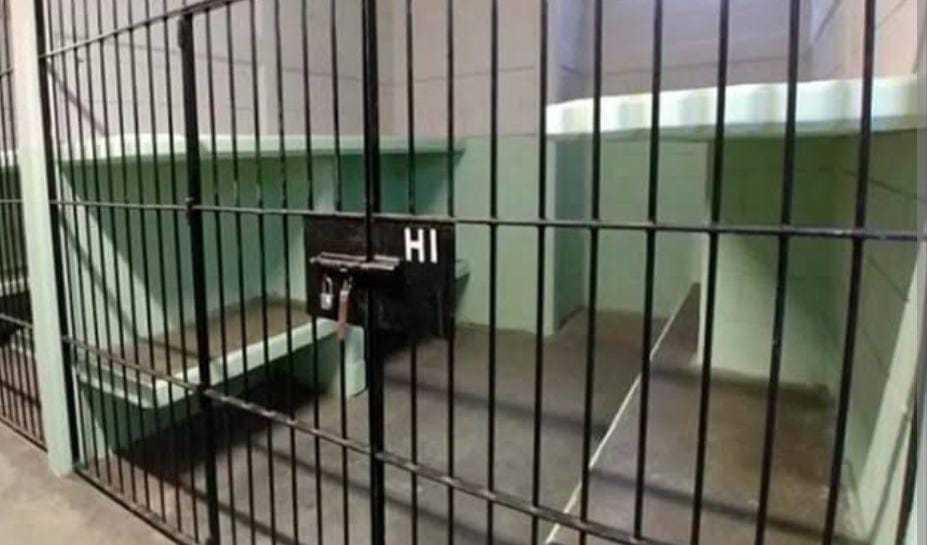 Por causas naturales murió joven detenido en las celdas municipales