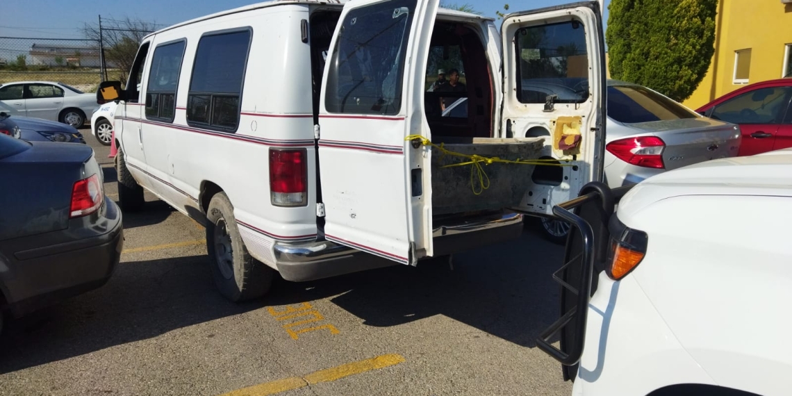 Asegura Guardia Nacional camioneta y lancha que estaban abandonadas