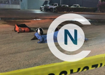 Muere motociclista arrollado con un auto