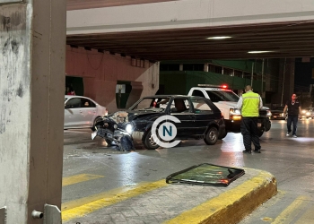 Retorna en rojo y choca