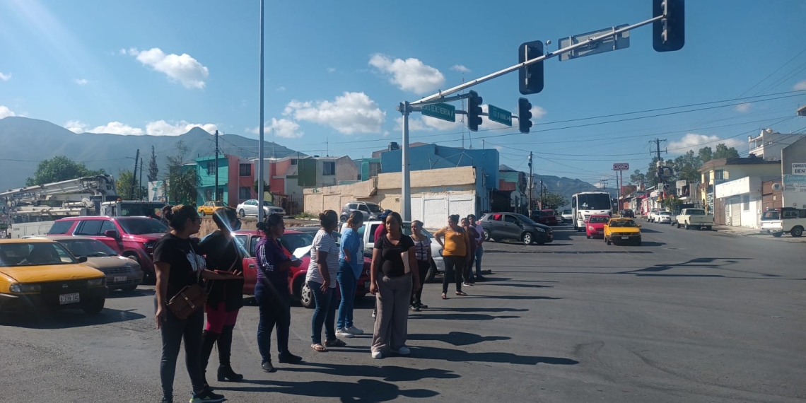 Exigen cambio de directora