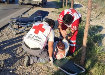 Ciclista se estrella contra camioneta