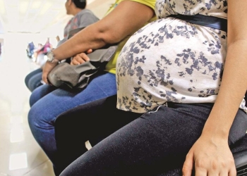 Proponen aumentar licencia de maternidad de 12 a 18 semanas