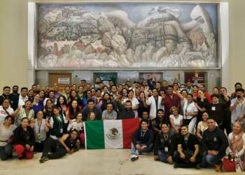 IMSS envía médicos a Acapulco para brindar atención a damnificados