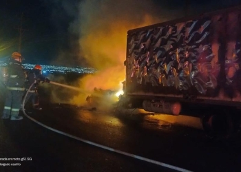 Arde camón en el Libramiento