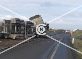Vuelca tracto camión en la carretera a Torreón