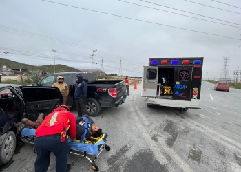 Resultan dos lesionados en accidente