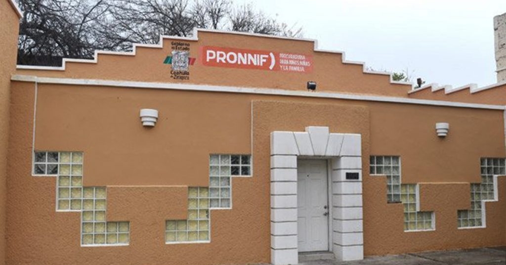 Pronnif estrecha vínculos con escuelas para abordar problemáticas de alumnos, docentes y padres