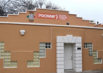 Pronnif estrecha vínculos con escuelas para abordar problemáticas de alumnos, docentes y padres