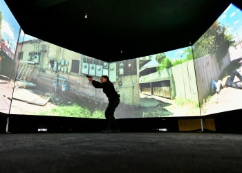 Entregan simuladores de realidad virtual