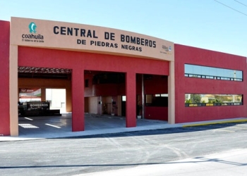 Bombero es arrestado por amenazas y posible implicación en un robo
