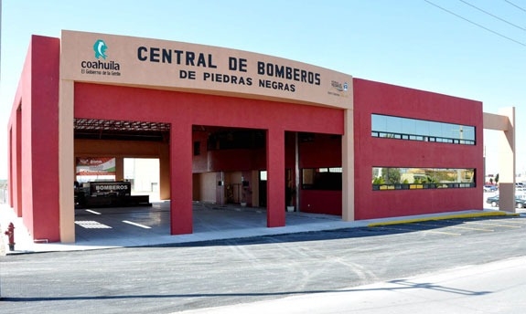 Bombero es arrestado por amenazas y posible implicación en un robo
