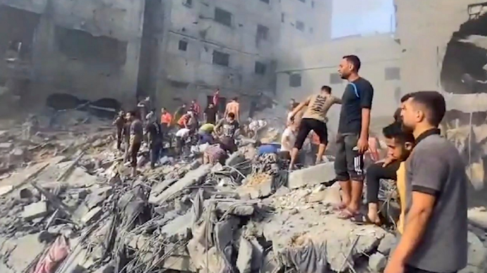 Bombardeo israelí en campo de refugiados de Gaza deja 145 víctimas mortales