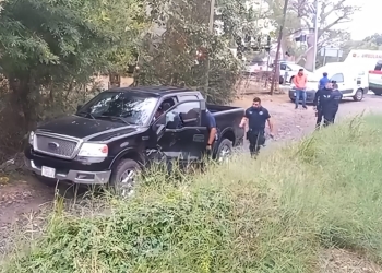 Sujeto escapa ileso tras colisión con el tren en Villa de Fuente