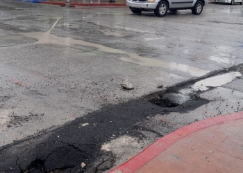 Lluvias provocan baches en la ciudad