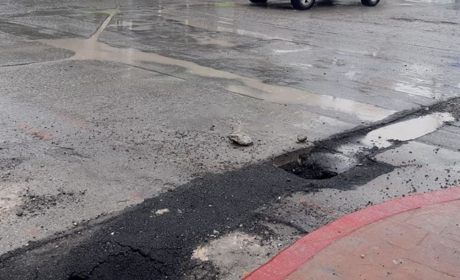 Lluvias provocan baches en la ciudad
