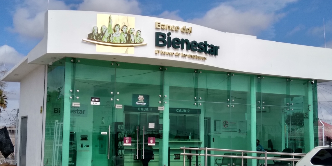 Servidores de la Nación brindan asistencia a adultos mayores