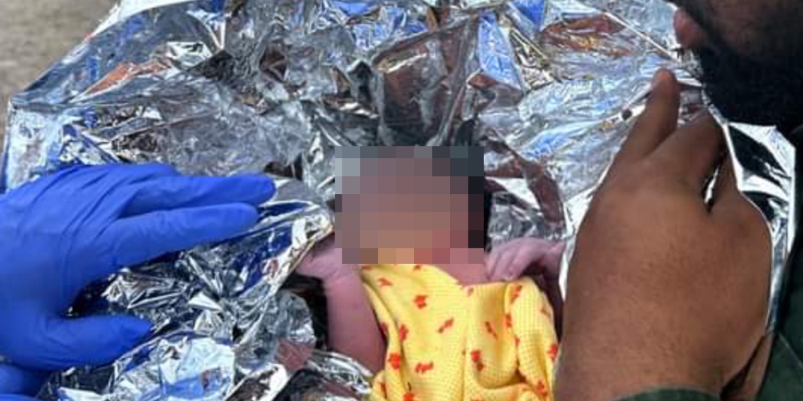 Bebé migrante rescatada a orillas del Río Bravo se recupera en el hospital