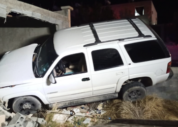 Mujer impacta su vehículo contra vivienda en Ciudad Acuña