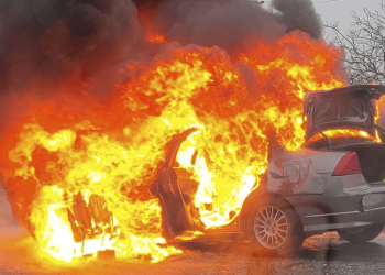 Persecución policial termina en incendio