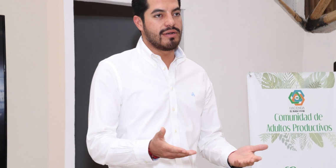 Prepara informe de gobierno