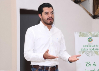 Prepara informe de gobierno