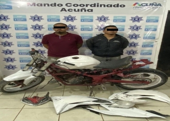 Atrapan a ladrones desmantelando motocicleta en Acuña