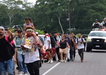 Criminales utilizan inteligencia artificial en extorsiones a familias de migrantes