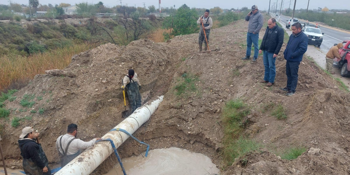 Ruptura de tubería provoca desabasto de agua en sectores clave de Piedras Negras