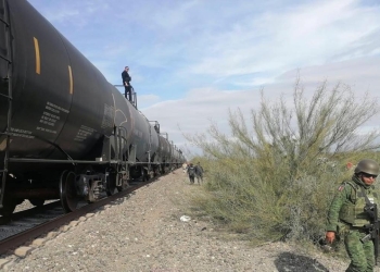 Migrante venezolana pierde la pierna al caer del tren