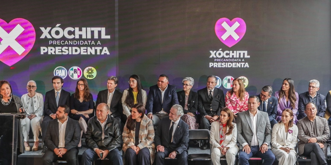 Xóchitl Gálvez presenta a su equipo de precampaña