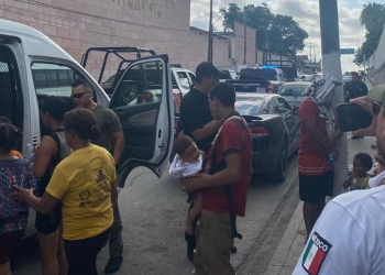 Corporaciones vigilan recorrido de migrantes; no hay detenciones