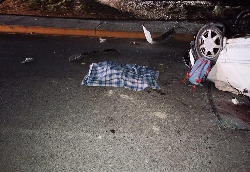 Niño pierde la vida y tres personas resultan heridas en impactante volcadura