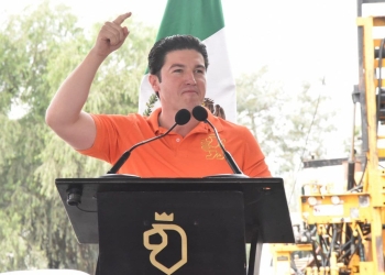 Samuel García arremete contra PRI y PAN ante empresarios chinos